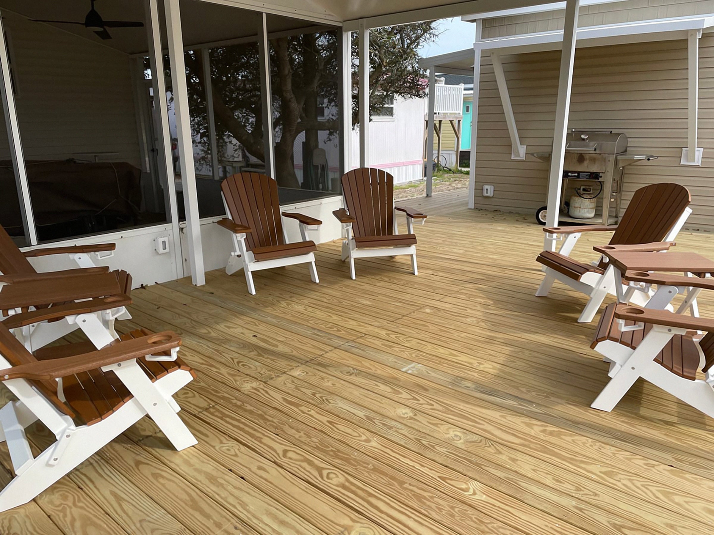 Folding Adirondack Chair With Built-in Cup Holders King-Size