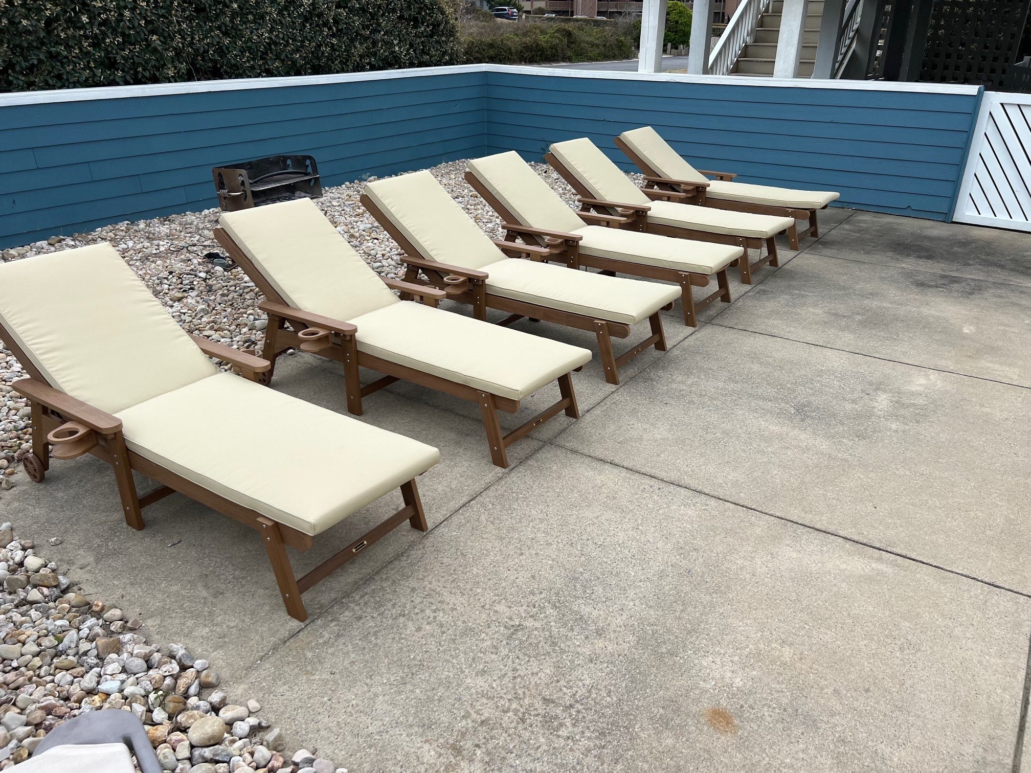 Chaise Lounge With Adjustable Back, Wheels, & Free Cushion