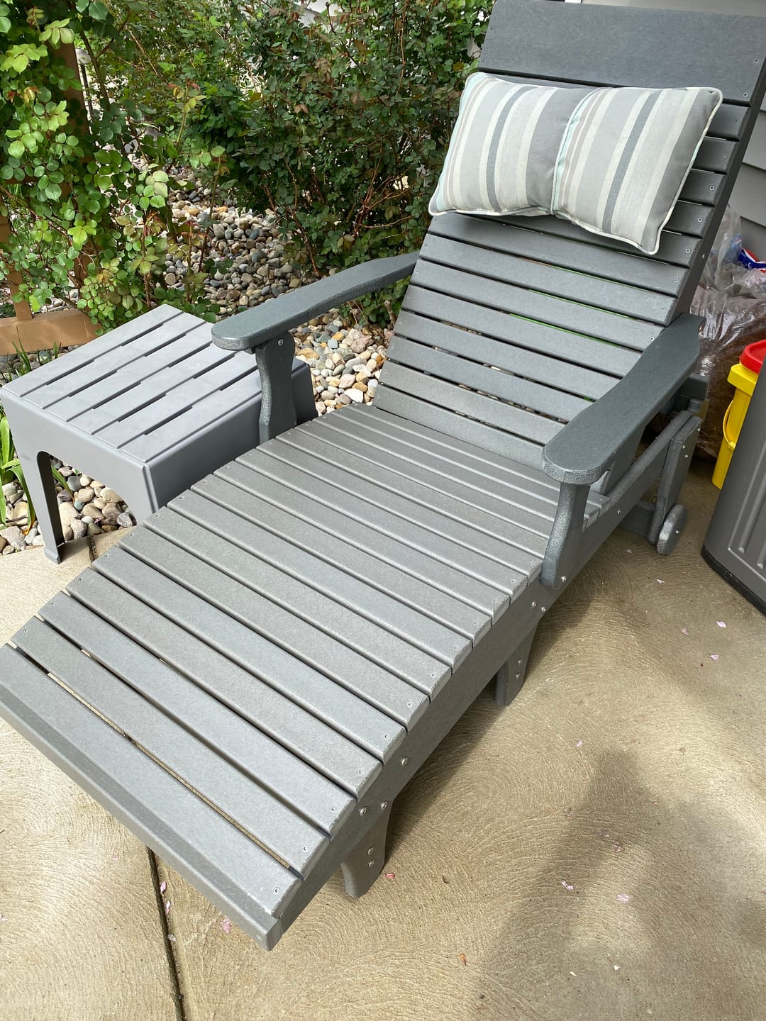 Chaise Lounge With Wheels And Adjustable Back