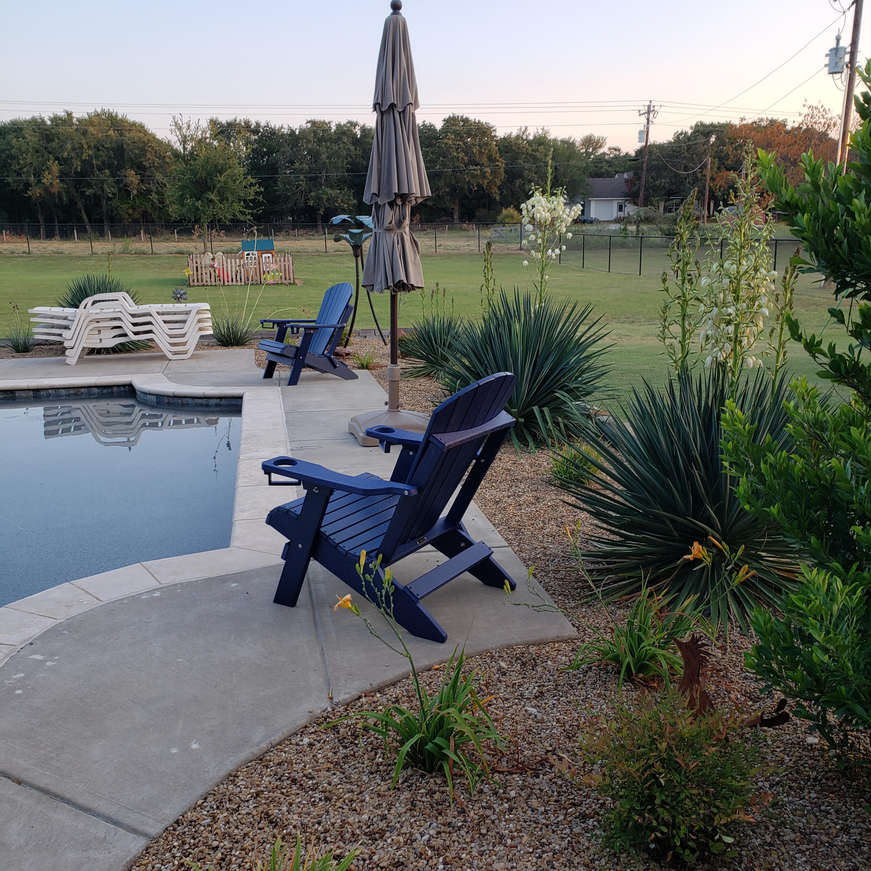 Folding Adirondack Chair With Built-in Cup Holders King-Size