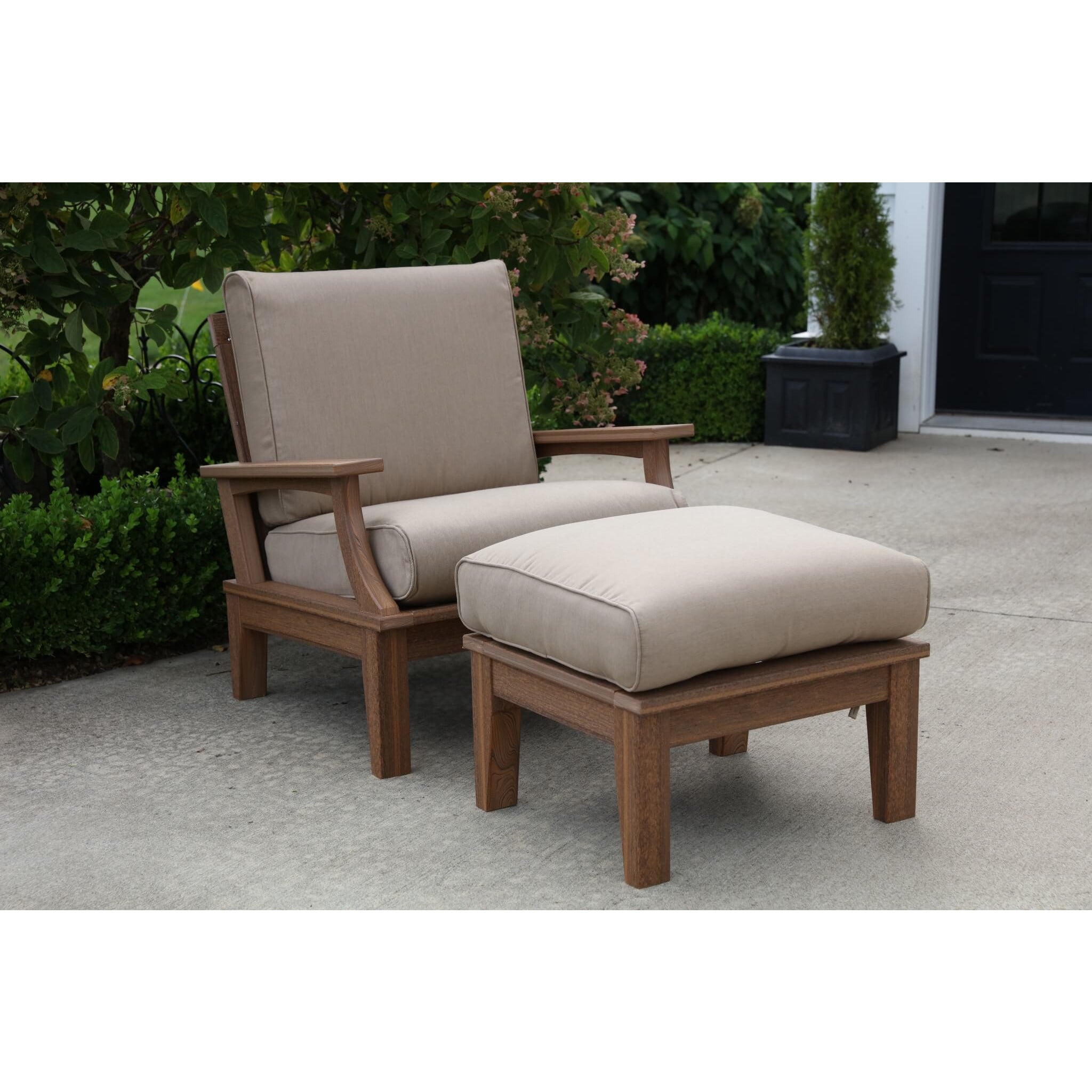 DuraWeather Poly&reg; Princeton Estates Sectional (Antique Mahogany on Sunbrella® Heather Beige)